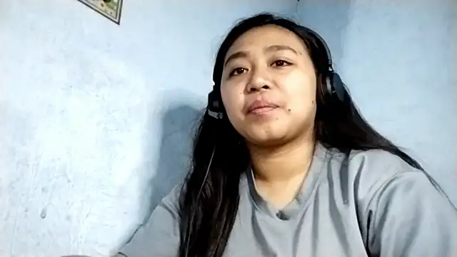 Snapshot of EmmalineBroner chatting on 02-23-26, 10:01 EmmalineBroner online show from 02-23-26, 10:01