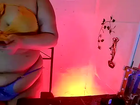 Snapshot of MistressMileenaMiami chatting on 02-25-26, 08:18 MistressMileenaMiami online show from 02-25-26, 08:18