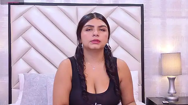 Snapshot of EmmaLeens chatting on 02-22-26, 12:26 EmmaLeens online show from 02-22-26, 12:26