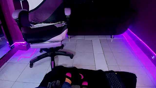 Snapshot of Alana_uwu chatting on 02-25-26, 11:42 Alana uwu online show from 02-25-26, 11:42