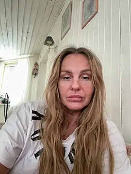 Snapshot of MatureQueen41 chatting on 02-25-26, 11:20 MatureQueen41 online show from 02-25-26, 11:20