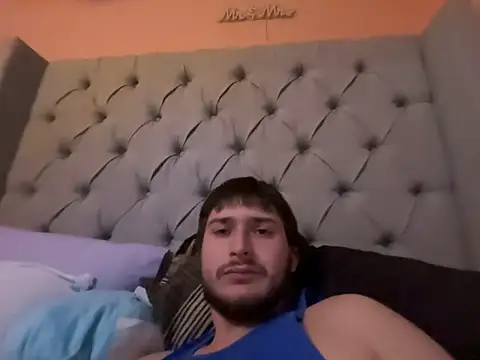 Snapshot of DOMOskiiedUP chatting on 02-26-26, 08:35 DOMOskiiedUP online show from 02-26-26, 08:35