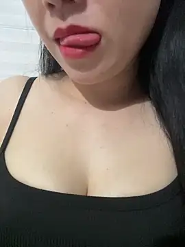 Snapshot of Vetuner_sexy chatting on 02-25-26, 01:04 Vetuner sexy online show from 02-25-26, 01:04