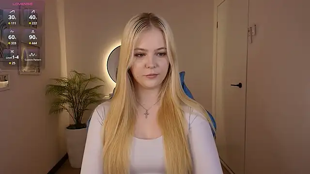 Snapshot of Elle_Funning chatting on 02-28-26, 02:45 Elle Funning online show from 02-28-26, 02:45