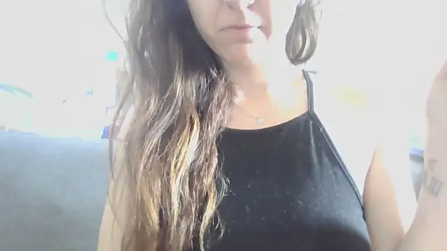 Snapshot of Hashleey chatting on 02-25-26, 01:10 Hashleey online show from 02-25-26, 01:10