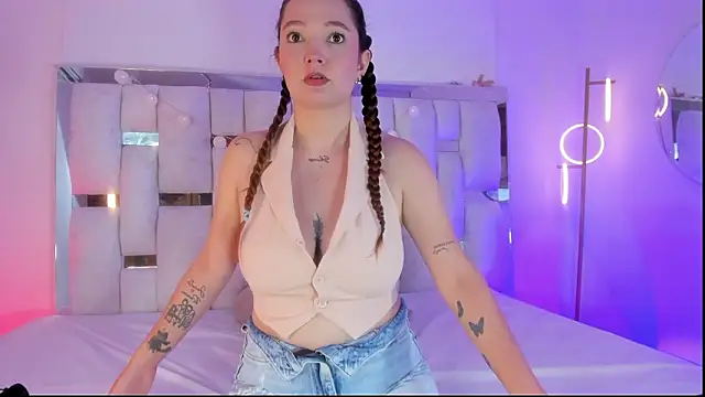 Snapshot of HecateCorvin chatting on 02-24-26, 12:25 HecateCorvin online show from 02-24-26, 12:25