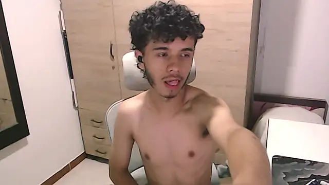 axeldarkk online show from 03-12-26, 06:36