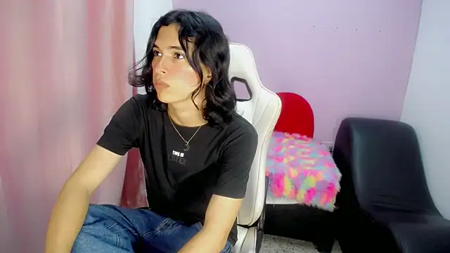 Snapshot of Larry_craft chatting on 02-25-26, 08:18 Larry craft online show from 02-25-26, 08:18