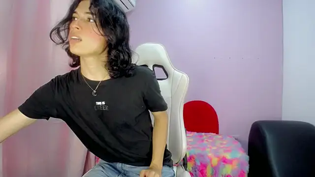 Snapshot of Larry_craft chatting on 02-28-26, 08:10 Larry craft online show from 02-28-26, 08:10