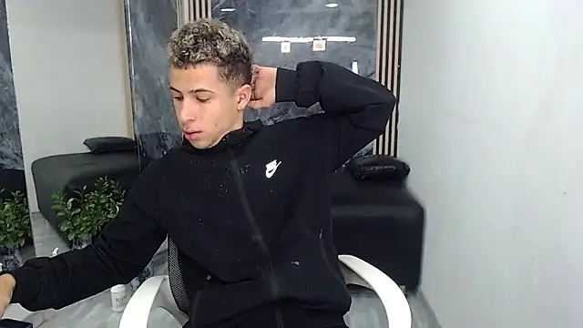 Hollmanhot online show from 04-17-26, 11:35