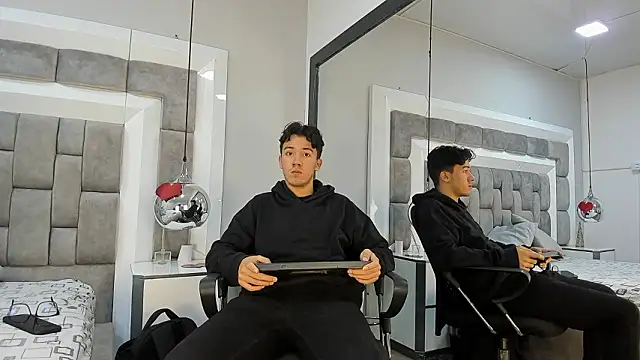 Snapshot of Austin_Reedss chatting on 02-25-26, 12:37 Austin Reedss online show from 02-25-26, 12:37