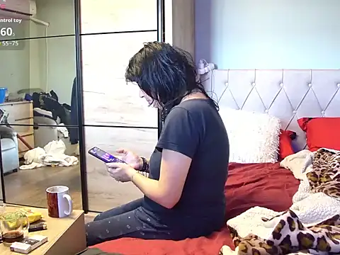 tess1980 online show from 02-25-26, 06:01