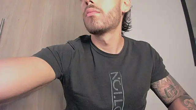 Snapshot of Axel__Blaze chatting on 03-04-26, 01:39 Axel Blaze online show from 03-04-26, 01:39