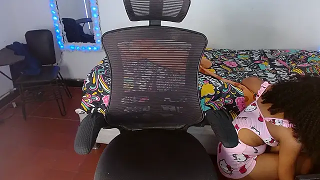 Snapshot of Skinny__hott chatting on 02-28-26, 01:45 Skinny hott online show from 02-28-26, 01:45