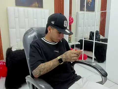 Snapshot of Thiago_collinss chatting on 02-27-26, 10:10 Thiago collinss online show from 02-27-26, 10:10