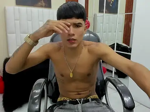 Snapshot of Thiago_collinss chatting on 02-28-26, 10:33 Thiago collinss online show from 02-28-26, 10:33