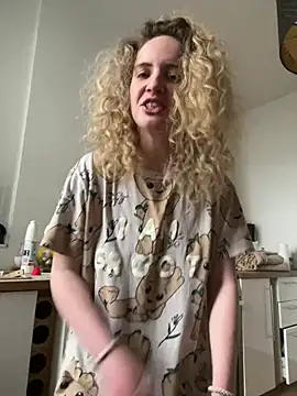 Snapshot of curlyirishgirl chatting on 02-26-26, 05:01 curlyirishgirl online show from 02-26-26, 05:01