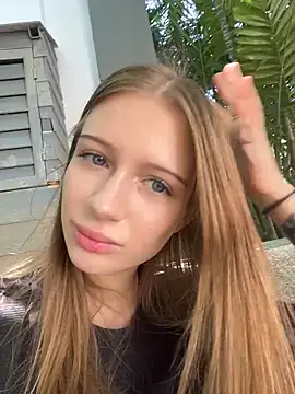 Snapshot of ViviennMur chatting on 03-03-26, 06:41 ViviennMur online show from 03-03-26, 06:41