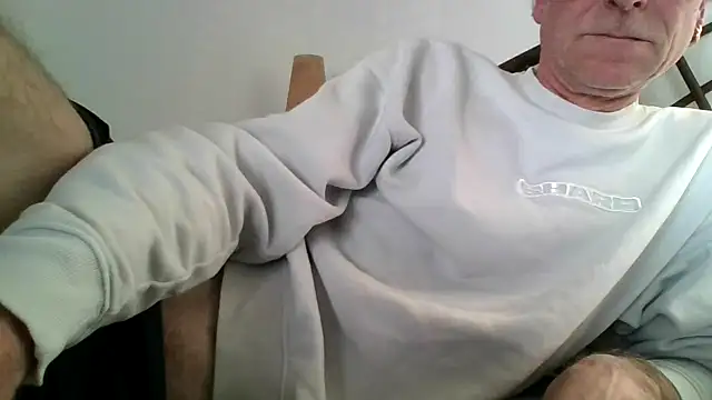 Snapshot of Geiler2203 chatting on 02-26-26, 04:06 Geiler2203 online show from 02-26-26, 04:06