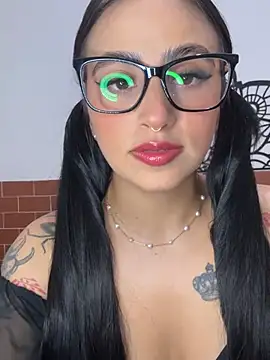 Snapshot of Emily_cute777 chatting on 03-01-26, 06:37 Emily cute777 online show from 03-01-26, 06:37