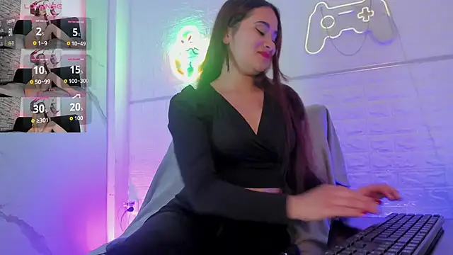  Macadamiia  online show from 04-17-26, 12:30