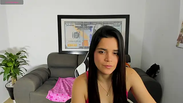 Snapshot of LucianaMoreaux chatting on 03-01-26, 10:12 LucianaMoreaux online show from 03-01-26, 10:12