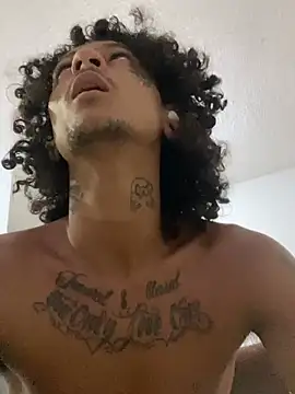 Snapshot of carlitu_021 chatting on 02-26-26, 05:39 carlitu 021 online show from 02-26-26, 05:39