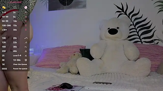 Snapshot of Milla_Rose_ chatting on 02-28-26, 01:23 Milla Rose online show from 02-28-26, 01:23