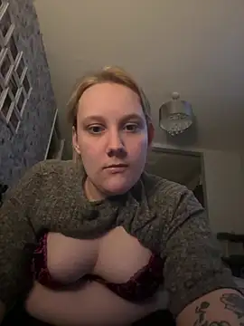 Snapshot of SassieBlondie chatting on 02-27-26, 09:48 SassieBlondie online show from 02-27-26, 09:48