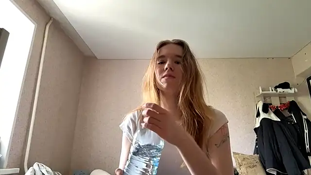 Snapshot of LeomaJee chatting on 05-15-26, 10:00 LeomaJee online show from 05-15-26, 10:00
