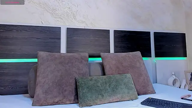 Natalia Cruzz online show from 03-18-26, 08:01