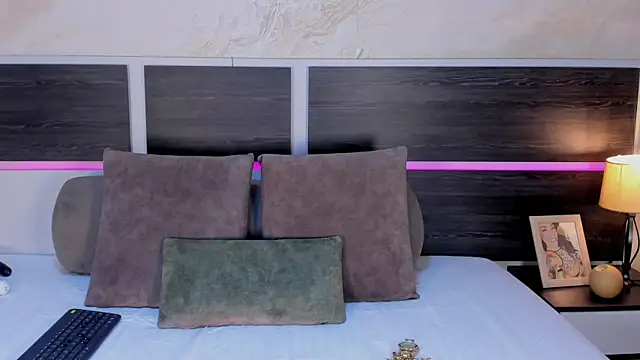 Natalia Cruzz online show from 04-15-26, 07:43