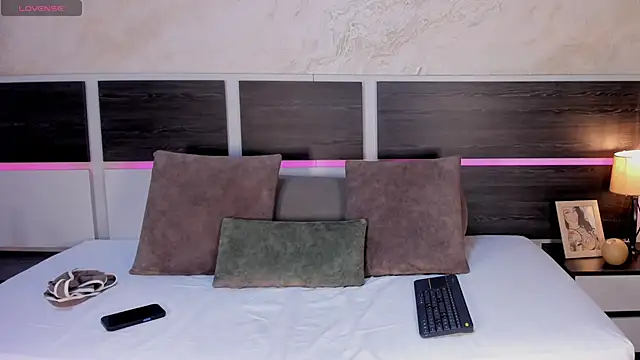 Natalia Cruzz online show from 04-17-26, 08:01