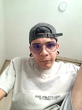 Snapshot of SweetMilo chatting on 03-01-26, 08:22 SweetMilo online show from 03-01-26, 08:22