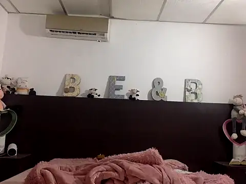 mommy-Milf online show from 03-08-26, 02:43