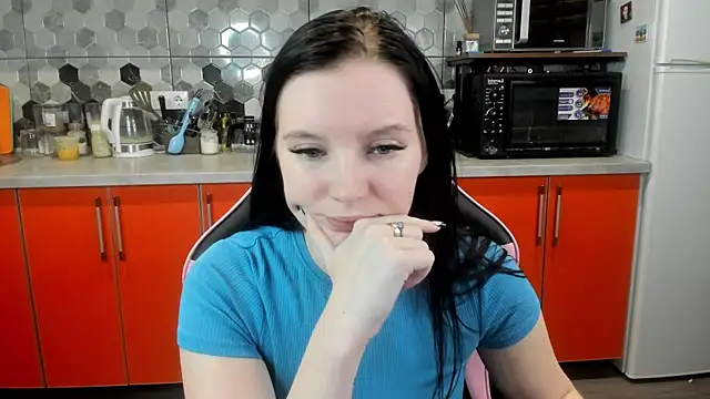 Mary Blu online show from 01-31-25, 09:05