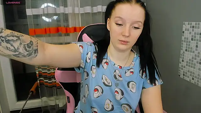 Mary Blu online show from 02-15-25, 09:04