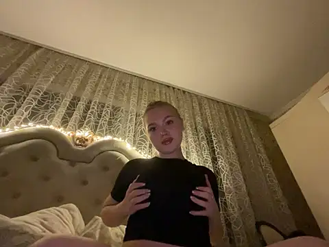 Snapshot of Maria_Smitt chatting on 03-04-26, 05:08 Maria Smitt online show from 03-04-26, 05:08