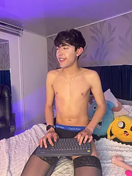 Snapshot of MatthewMoore_ chatting on 03-04-26, 01:00 MatthewMoore online show from 03-04-26, 01:00