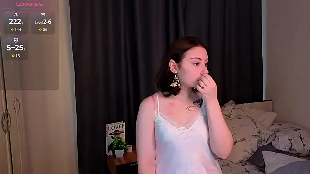 BreannaBuczak online show from 04-11-26, 01:32