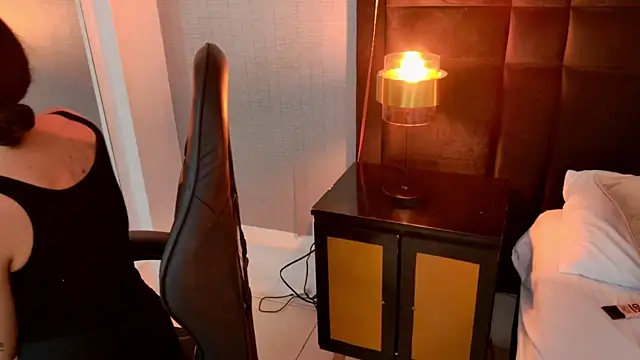 EllaEvanzz online show from 04-16-26, 12:22