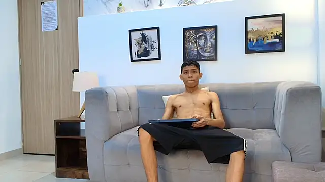 SKINNY BOYXXX online show from 04-11-26, 07:45