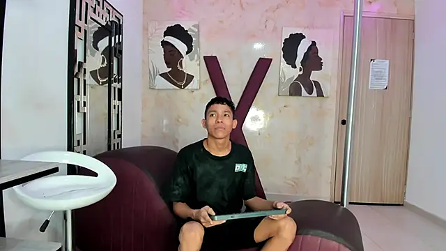 SKINNY BOYXXX online show from 04-17-26, 07:22