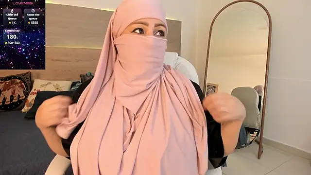 Snapshot of _Azahaaraa_ chatting on 03-03-26, 05:46 Azahaaraa online show from 03-03-26, 05:46