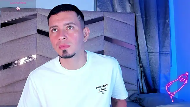 Snapshot of AxelNoiir_ chatting on 03-04-26, 06:47 AxelNoiir online show from 03-04-26, 06:47