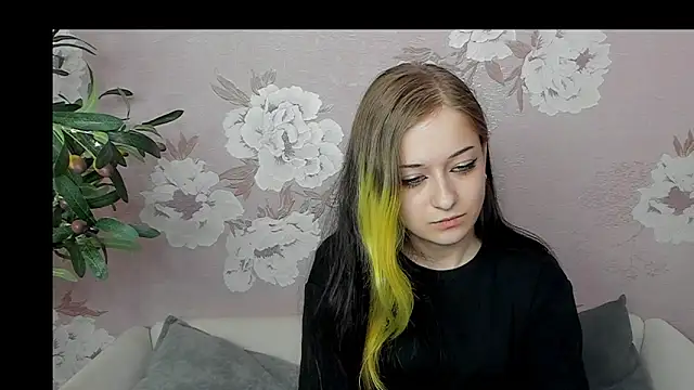 KarriePinilla online show from 03-07-26, 11:18