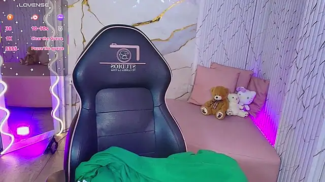 Maile Tay online show from 03-27-26, 03:12