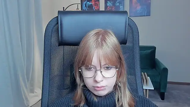 NiaHodge online show from 03-10-26, 01:38