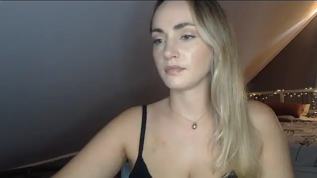 Snapshot of ScarlettSensitive chatting on 08-06-26, 02:19 ScarlettSensitive online show from 08-06-26, 02:19