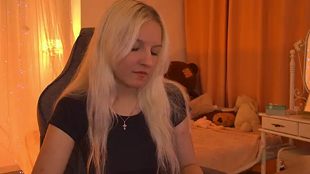 Snapshot of ViolaMore chatting on 06-22-26, 06:38 ViolaMore online show from 06-22-26, 06:38